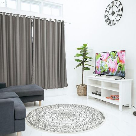 Pilla Villa Purwokerto Extérieur photo