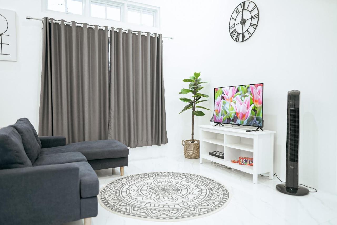 Pilla Villa Purwokerto Extérieur photo